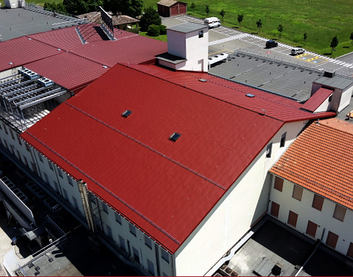 Dach - Podwójnie karbowany dach w kolorze czerwonym Siena