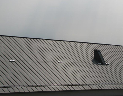Dach - budynek korporacji Varese, Italia